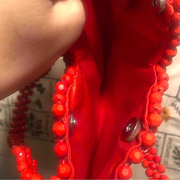 Red heart-shaped beaded handbag - Picture 4 of 6